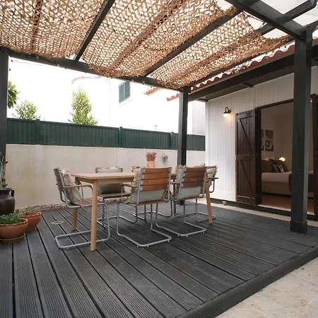 The Wooden House Near The בית נופש