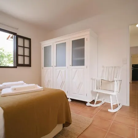 The Wooden House Near The * Aroeira (Setubal)
